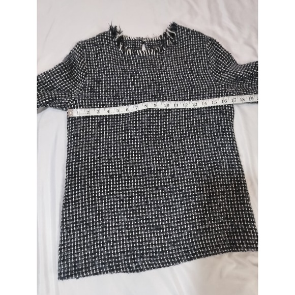 Roolee Brand Sweater Style Blouse with 3 Quarter Sleeves - Picture 6 of 9